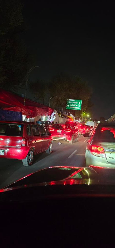 Den_Ciud's tweet photo. @OVIALCDMX @SSC_CDMX @UCS_GCDMX Favor de enviar personal de tránsito a Congreso de la Unión afuera del mercado de Jamaica totalmente invadido carril contraflujo, trafico intenso https://t.co/wVy3jWaJoZ