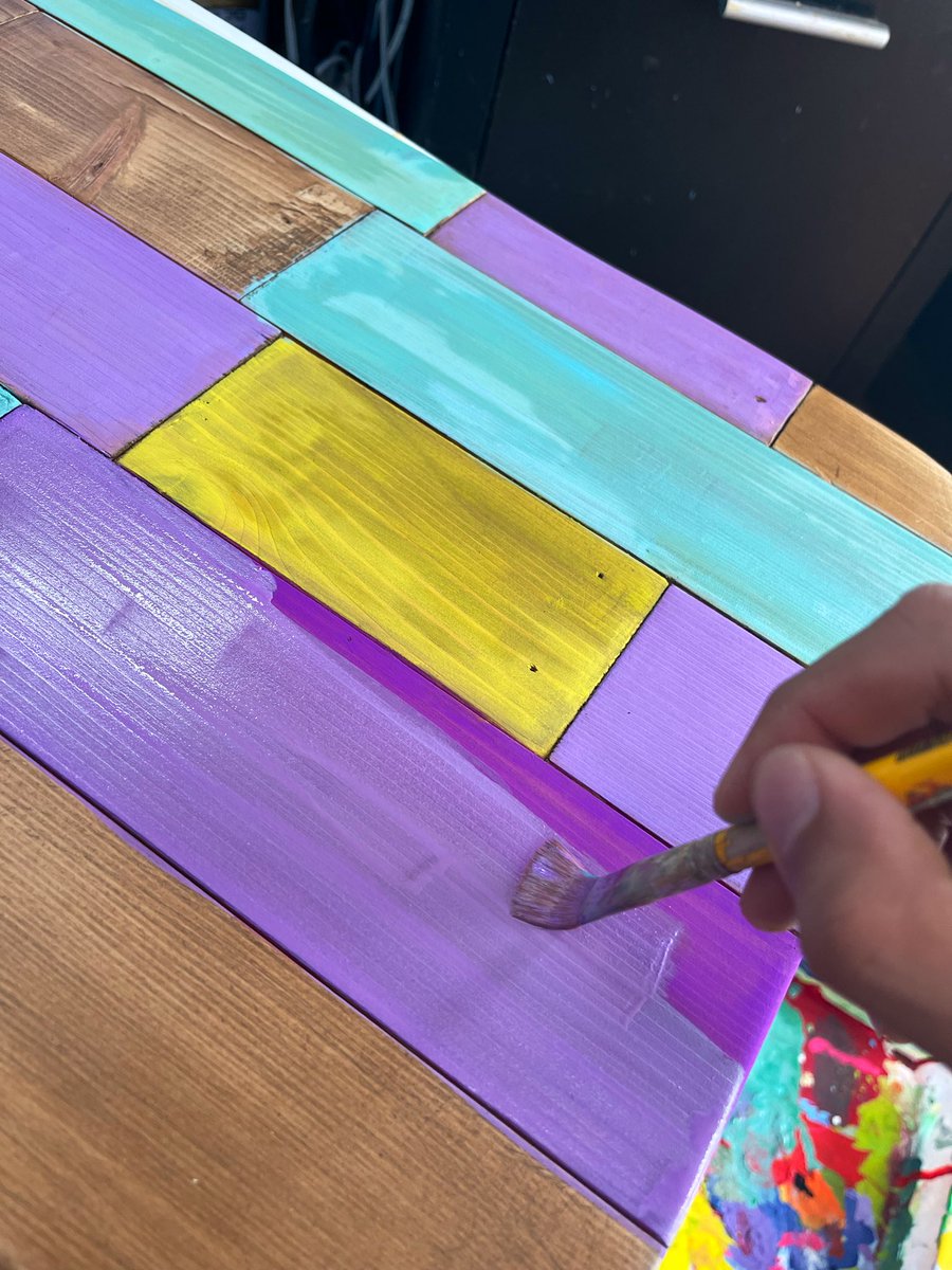 Lucky0611g's tweet image. リサイクルショップで見つけたレトロなクーラーボックス（1000円）🐟🧊📦

黄変した蓋を端材で作り直してリメイク 🪚🛠️

自分好みの収納ボックス完成に大満足 ✨🥺