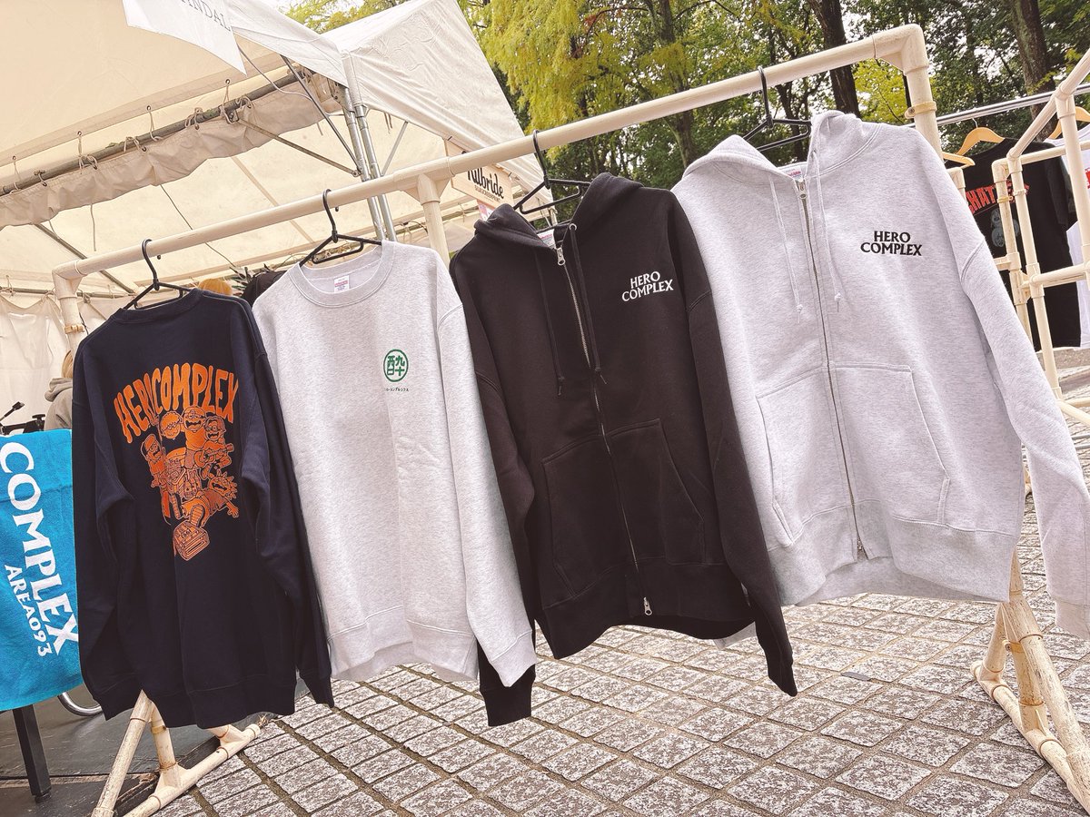 【本日はACHATTERS🦸‍♂️】

2025年10月26日(日) 大阪城音楽堂

Hump Back pre. 
"ACHATTERS 2025"

／
HERO COMPLEXはトリ前！
17:30〜出演します🔥
＼

OPEN 13:00 / START 14:00
THANK YOU SOLD OUT🎟

👕先行物販：11:00〜
※新作パーカーと酔いスウェットあります！

ACHATTERSで待ってます！