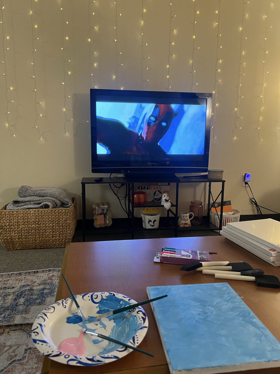 JuliaMiller_sru's tweet image. Painting and Deadpool 🎨#techwell