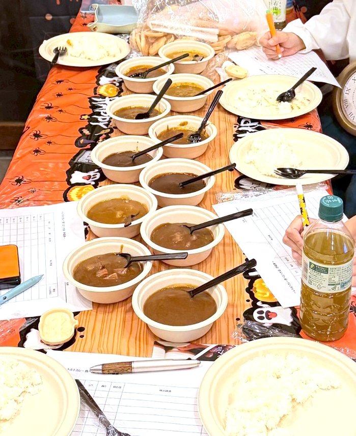 tip3s_design's tweet image. ちょっと早めのハロウィンパーティ🎃🎃🎃

今年はカレーの食べ比べとお取寄せモナカを食す会とボドゲはitoでパーフォクトを2回達成し、ラストは恒例のハコオンナ🧟‍♀️

あと当日、突然装着されたチシャ猫の耳（笑）👗🐰♥️🐈‍⬛
