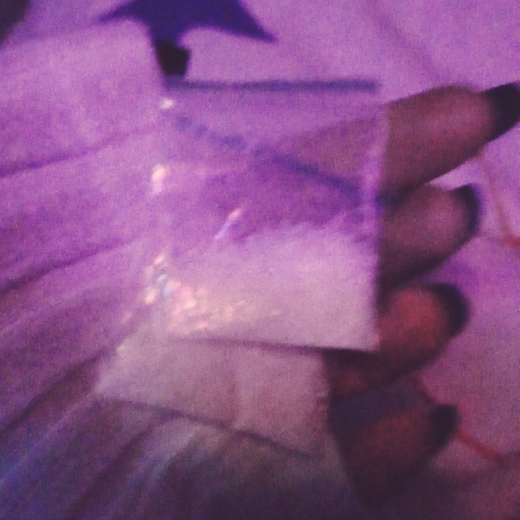 luxetamine's tweet photo. i just sobbed inmy plugs arms he had to comfort me and ended up givinc me 2g 3mmc for free https://t.co/yb1BcSzmDO