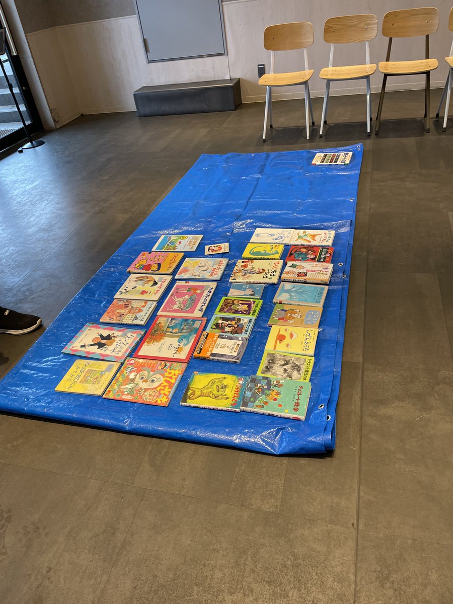 BookswapW's tweet photo. お菓子配布は11:20, 11:50, スムージーも　今日は　バナナとベリーと牛乳です！絵本の寄付もお待ちしています〜 https://t.co/A2lGfnoOoB