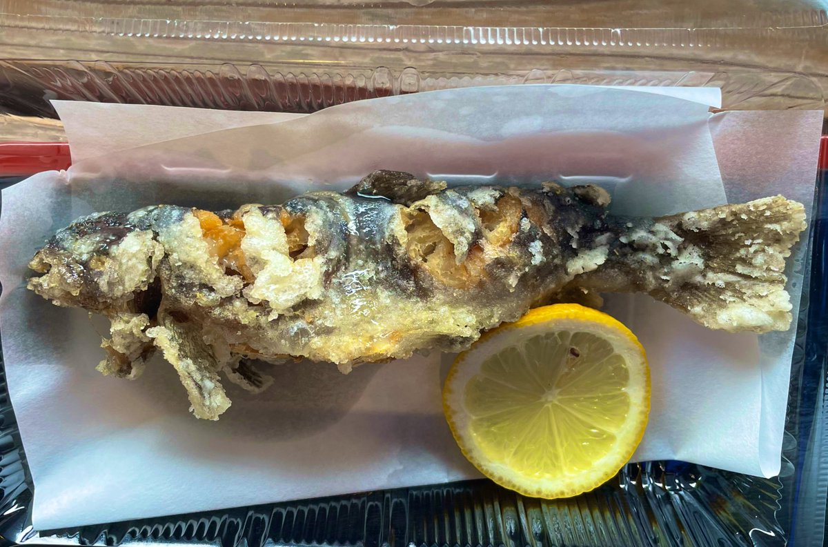 #利賀 #新そば祭り😁にきたーーー！
まずは、塩焼きはよく見るけど、なかなか出会えない、希少な食べ方✨
岩魚のから揚げ
これは一度食べたら塩焼きに戻れないかもしれん。頭も骨までガッツリ岩魚を余すことなくいただき、旨し✨✨😋
お土産にしておこうかな…