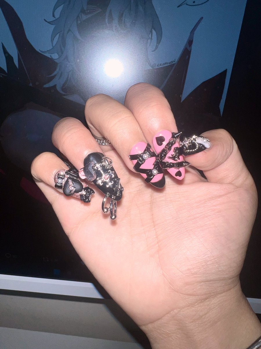 <a href="/MeepSheepVT/">𝔐𝔢𝔢𝔭♰𝔖𝔥𝔢𝔢𝔭 🩷⛓️【VTUBER】</a> inspired nails!💕⛓️

maybe i’ll do more vtuber inspired nails in the future? hmm 🤔🫣
