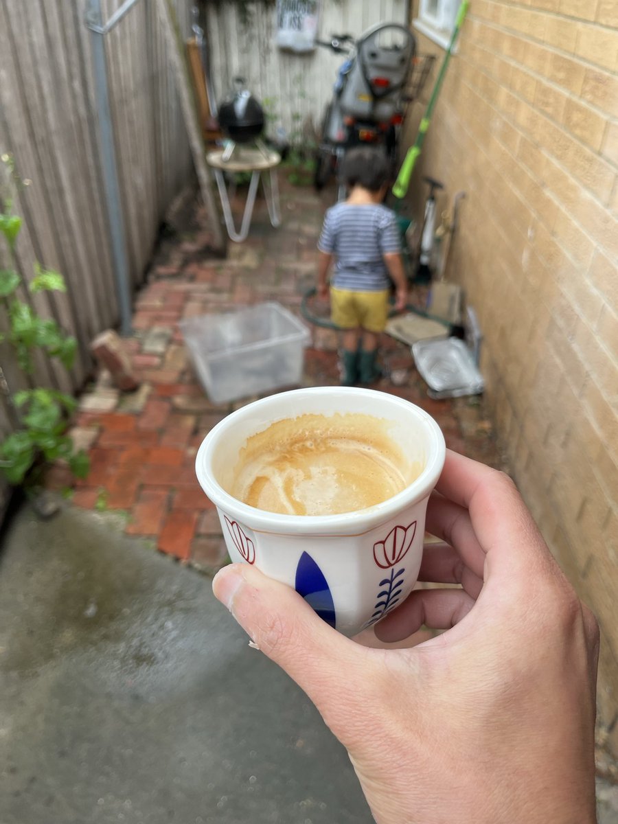 Ngopi disit. Udan ra uwis2