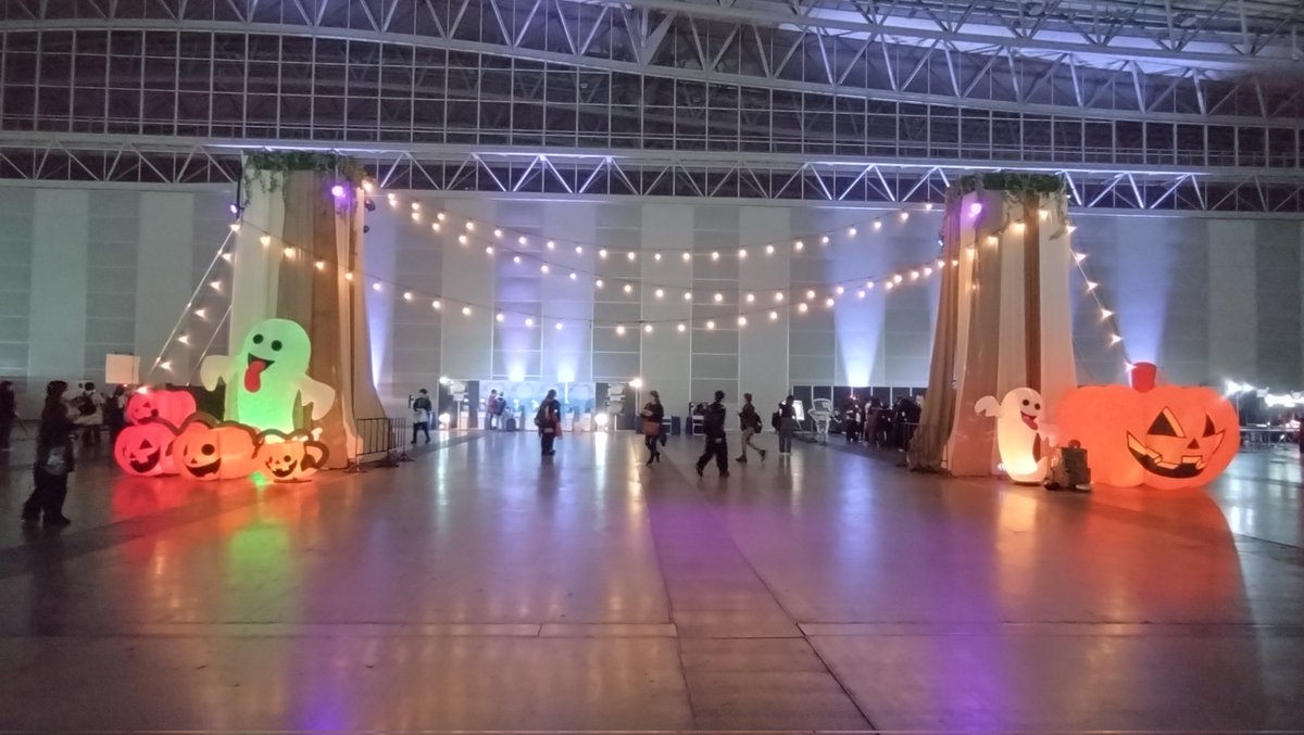cklarc2's tweet photo. おはよござます
やること終わったので駅に戻ります
朝からグッズ行った甲斐あって、欲しいものはとりあえず全部買えた！
そしてどれもすでに完売通知来た😅
朝から来てよかった😂 https://t.co/kYW9wrqABW