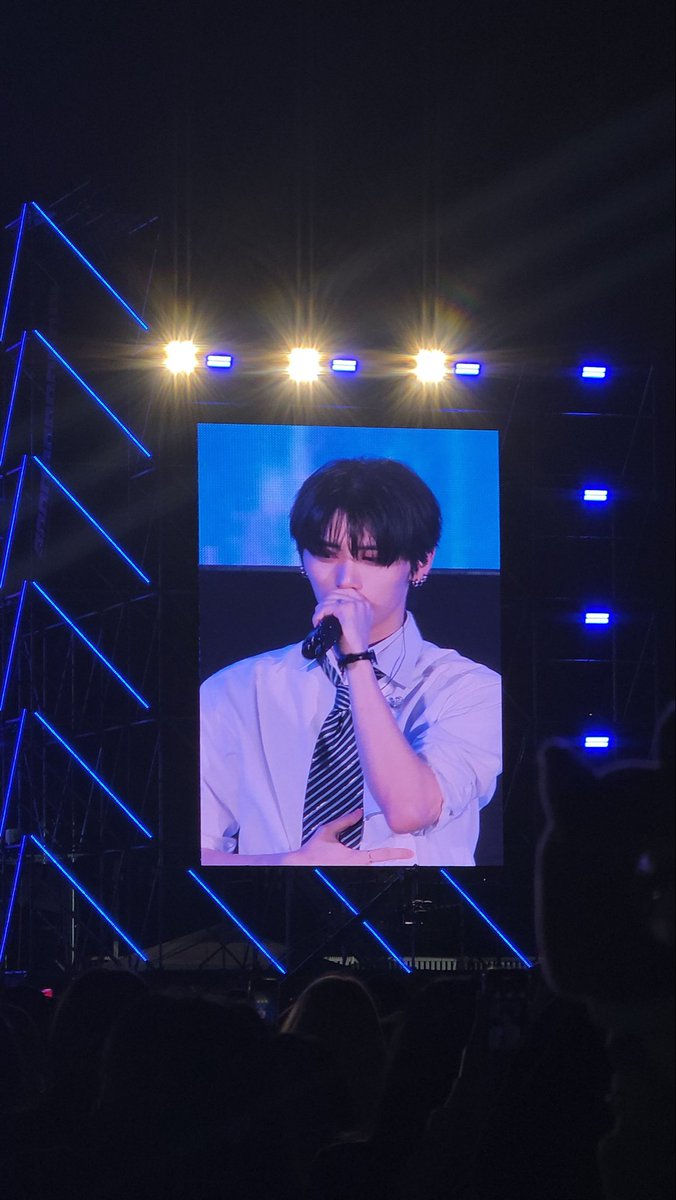 close 야호 tweet media