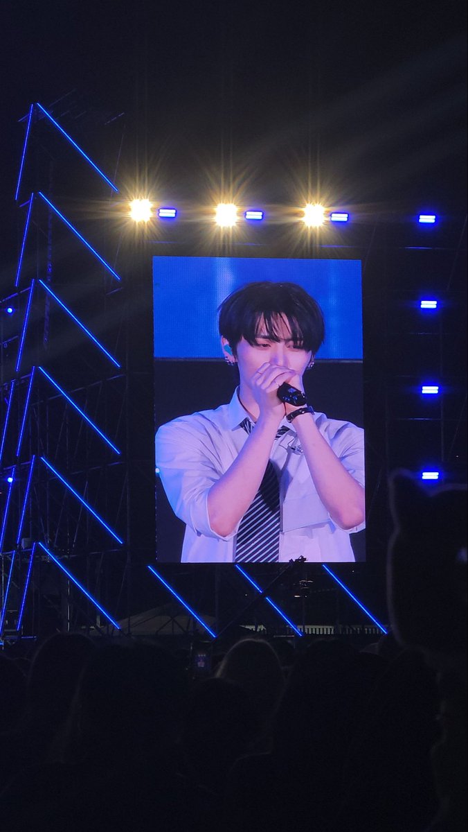 close 야호 tweet media