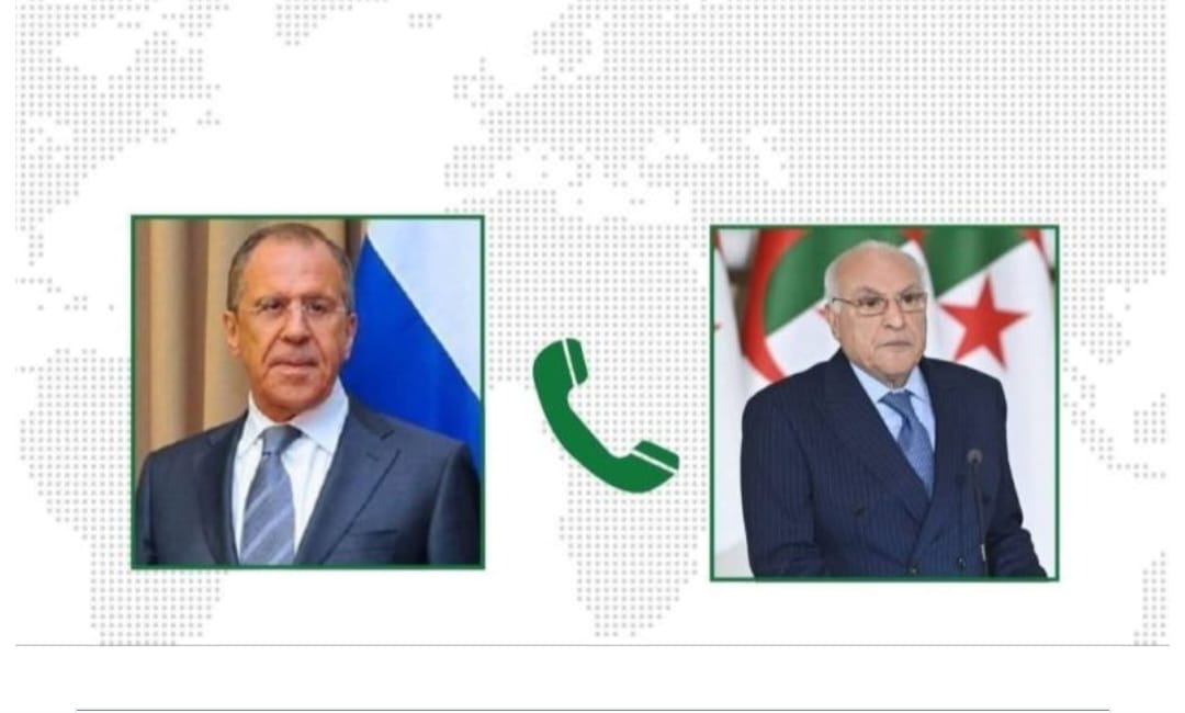 روسيا تُكذب الرواية الجزائرية حول مكالمة لافروف – عطاف <a href="/AhmedAttaf_Dz/">أحمد عطاف Ahmed Attaf</a>
<a href="/Algeria_MFA/">وزارة الشؤون الخارجية| MFA-Algeria</a>
أصدرت السفارة الروسية بالجزائر بيانًا رسميًا نفت فيه ما روجته الخارجية الجزائرية بشأن مضمون المكالمة الهاتفية بين وزير الخارجية الروسي سيرغي لافروف ونظيره الجزائري أحمد عطاف.

وأوضح البيان أن