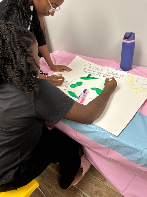 ChildDefender's tweet photo. #CDFTexas’ Cecilia Joseph taught middle schoolers from Montgomery County’s Jack and Jill chapter how a bill becomes law. Students also took part in the National Observance of Children’s Sabbaths! https://t.co/a7KeCyRvg7