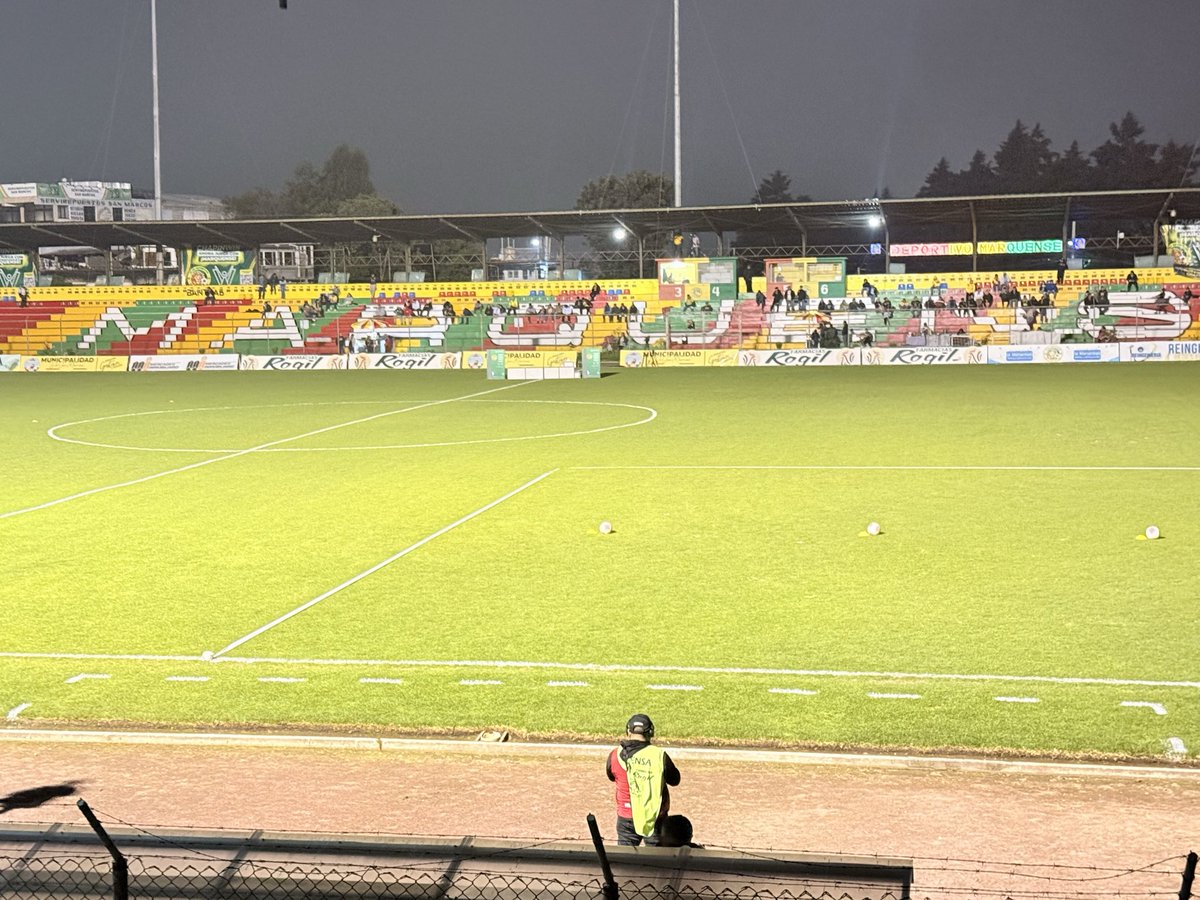 #LNFGenLaRED 

Ya desde el estadio Marquesa de la Ensenada para el partido 

#Marquense vrs #Comunicaciones 

Por  <a href="/Lared1061/">La Red</a>  en la Apps RCN Media