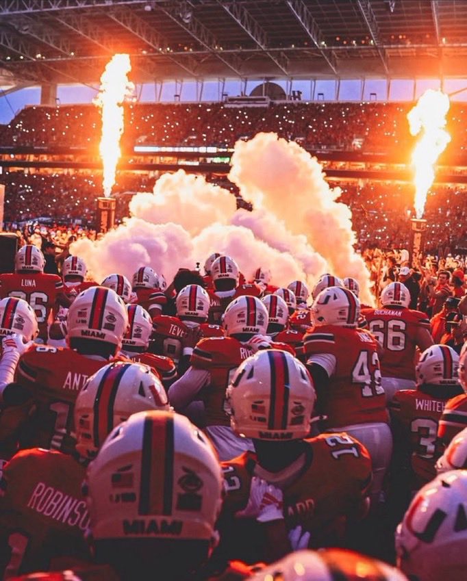 Titan_Cane's tweet image. Some of you love Miami. Some of you hate Miami. But all of you watch Miami 🟧🟩 #Canes #BoxOfficeBoys #StateChamps 🙌‼️