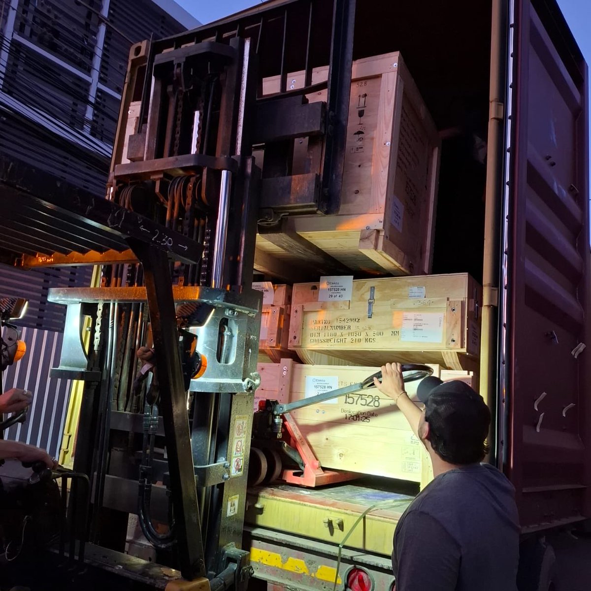 SECAPPH's tweet image. #SecapphInforma | 💬👩🏻‍💼 Pronto estará en funcionamiento el búnker de radioterapia con tecnología de punta para atender a pacientes con cáncer de forma gratuita y humana en el Hospital San Felipe, así lo informó esta noche la Presidenta @XiomaraCastroZ a través de sus redes…