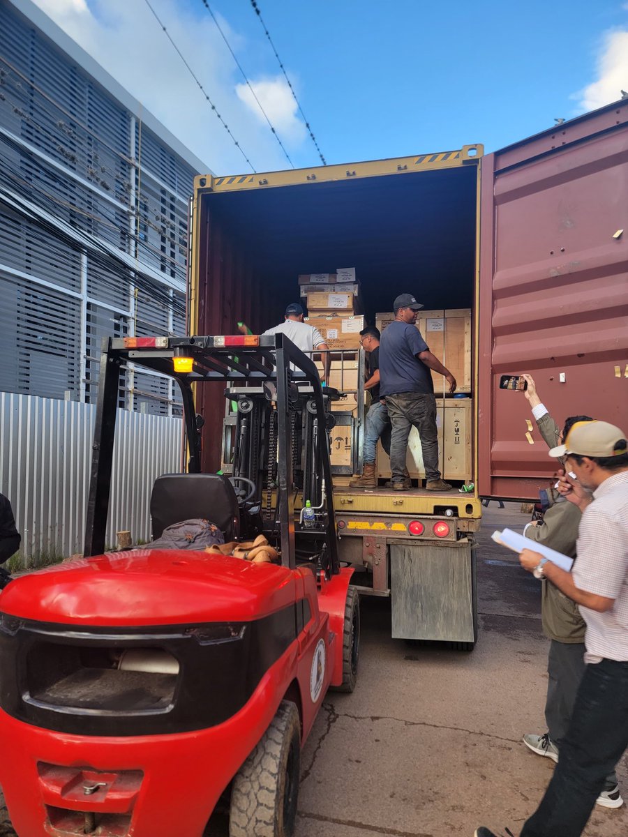 SECAPPH's tweet image. #SecapphInforma | 💬👩🏻‍💼 Pronto estará en funcionamiento el búnker de radioterapia con tecnología de punta para atender a pacientes con cáncer de forma gratuita y humana en el Hospital San Felipe, así lo informó esta noche la Presidenta @XiomaraCastroZ a través de sus redes…