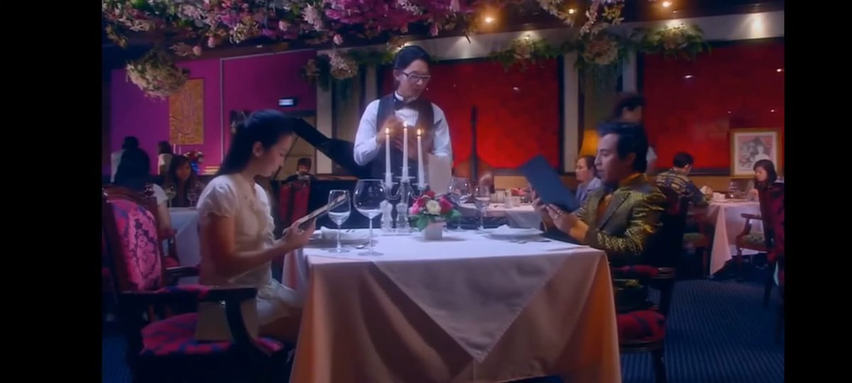 รอแขกรับเชิญโต๊ะนี้นะคะ #hellkitchenthailand