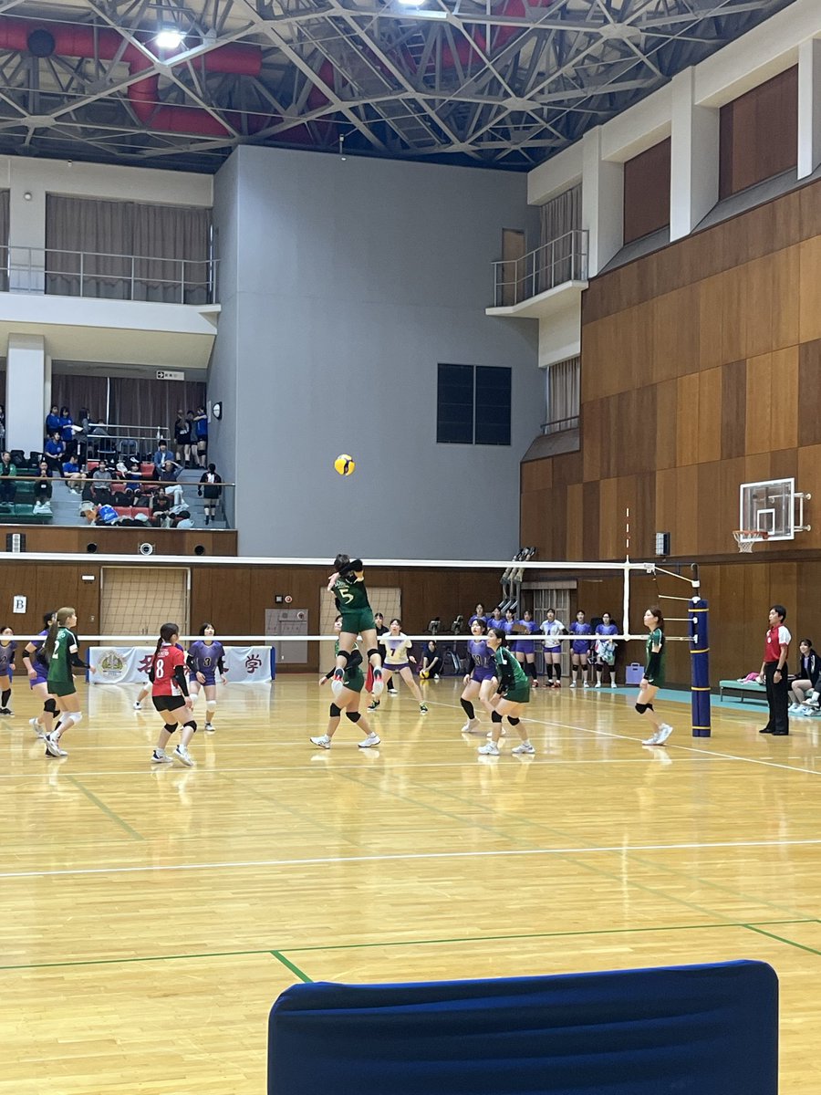 tokai_vb's tweet image. 【2025年度 東海秋季女子リーグ戦 入替戦】
Bコート第1試合
皇學館大学(1部7位)vs静岡産業大学(2部2位)
25-13
25-12
25-23
セットカウント3-0
皇學館大学の勝利です!
皇學館大学 1部残留
静岡産業大学 2部残留