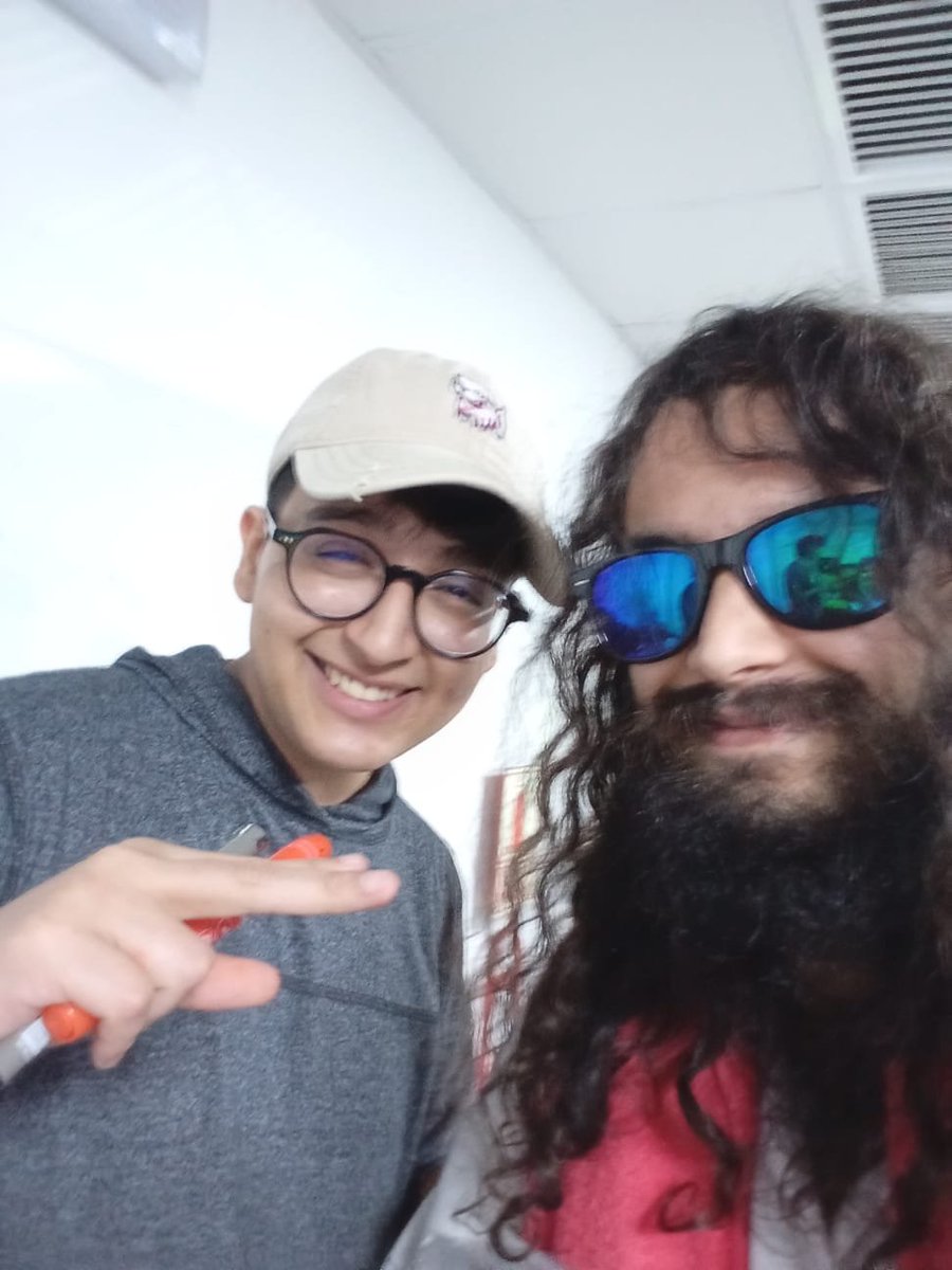 PistolaTola's tweet photo. Mis ídolos weee AAAAAAAAAAAAAA @elEmilio_W @cukizilla @NautTv @elmexicanlopez https://t.co/RPrYFIcZyn