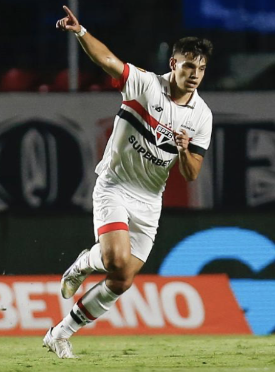 Damian Bobadilla (24 años, 🇵🇾 ) vs. Bahia.

⚽️ 1 gol
🥇 1 º en pelotas largas [7/8]
🥇 1 º en pases en el campo rival [36/40]
🥈 2º en pases en el tercio final [8]