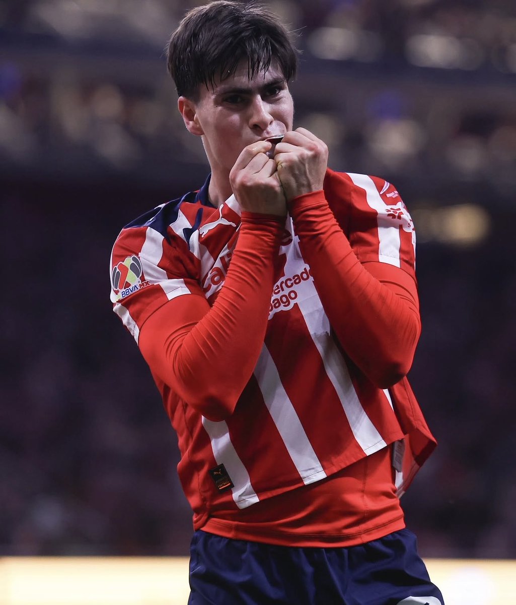 futboltuber's tweet photo. Eres tan diminuto Atlas, que hasta una hormiga te está aplastando. https://t.co/96QOc08f1h