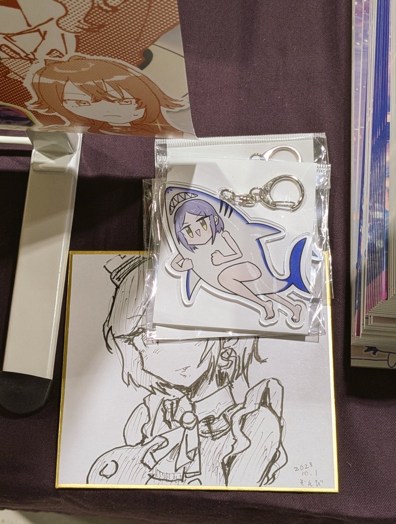 カラマスの設営出来ました!!
景都さんの色紙があります!800円!
まったりしてるフォー! 