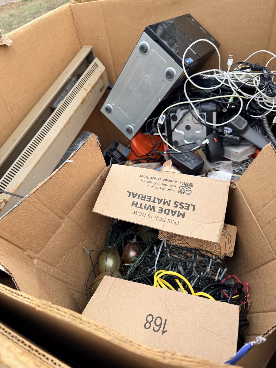 A huge THANK YOU to all #Pacheco residents &amp; partners! Together, we collected 107 dump runs of waste &amp; recyclables.

This wouldn't be possible without:
@RepublicServices @RapidRecycle
<a href="/CoCoSheriff/">Contra Costa Sheriff</a> @ContraCostaCounty
@ContraCostaPW
Pacheco MAC &amp; Town Hall
Sheriff's Basic Academy