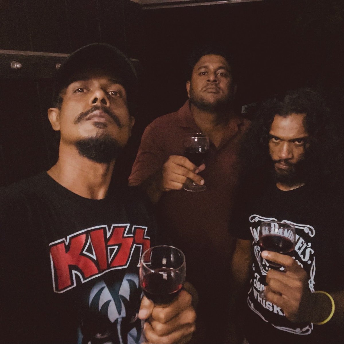 samp_c's tweet image. Candlelight, red wine, Great friends and stories that never end. 🌙🍷
. 
Happy Birthday Suna! Cheers to more nights like this. 🖤🤘
.
#FriendshipGoals #BirthdayVibes #RedWineNight #GoodTimes #RockOn  #CheersToLife #Brotherhood #WineAndChill #Weekend #Kiss #lka