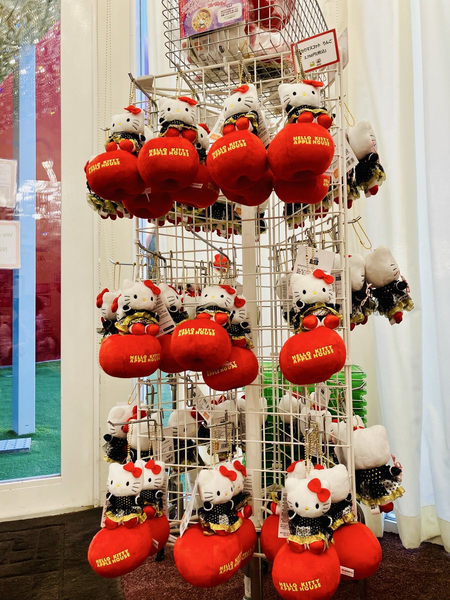 ハローキティショーボックス/ HELLO KITTY SHOW BOX on X