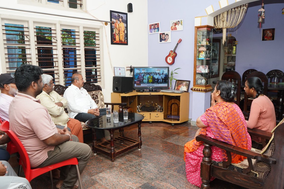 chennibjp's tweet image. ಇಂದು, &quot;ಮನ್ ಕಿ ಬಾತ್&quot; ಕಾರ್ಯಕ್ರಮದ 127ನೇ ಸಂಚಿಕೆಯನ್ನು ಶಿವಮೊಗ್ಗ ನಗರ ವಿಧಾನಸಭಾ ಕ್ಷೇತ್ರದ ವಾರ್ಡ್ ನಂಬರ್ 19ರಲ್ಲಿರುವ ನಮ್ಮ ಪಕ್ಷದ ಕಾರ್ಯಕರ್ತ ಬಂಧುಗಳೊಂದಿಗೆ ವೀಕ್ಷಿಸಲಾಯಿತು.

#MannKiBaat