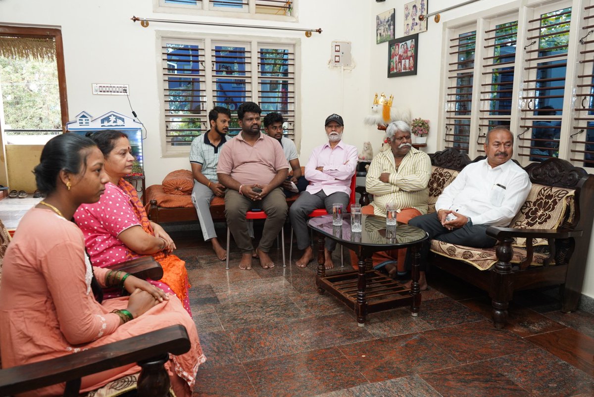 chennibjp's tweet image. ಇಂದು, &quot;ಮನ್ ಕಿ ಬಾತ್&quot; ಕಾರ್ಯಕ್ರಮದ 127ನೇ ಸಂಚಿಕೆಯನ್ನು ಶಿವಮೊಗ್ಗ ನಗರ ವಿಧಾನಸಭಾ ಕ್ಷೇತ್ರದ ವಾರ್ಡ್ ನಂಬರ್ 19ರಲ್ಲಿರುವ ನಮ್ಮ ಪಕ್ಷದ ಕಾರ್ಯಕರ್ತ ಬಂಧುಗಳೊಂದಿಗೆ ವೀಕ್ಷಿಸಲಾಯಿತು.

#MannKiBaat