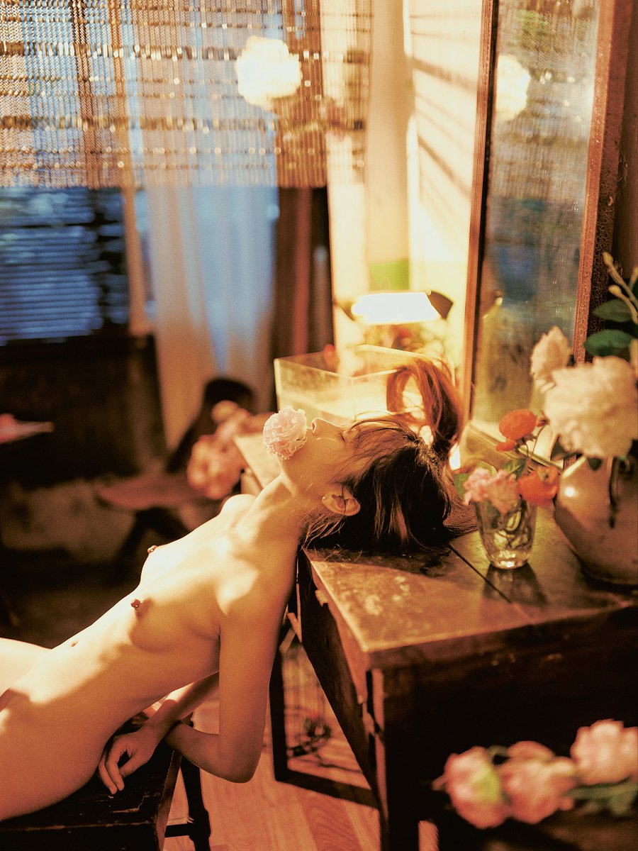 约拍付费即可，
互勉只接裸照，
需要允许我发表，
且不拍异性情侣和男生。