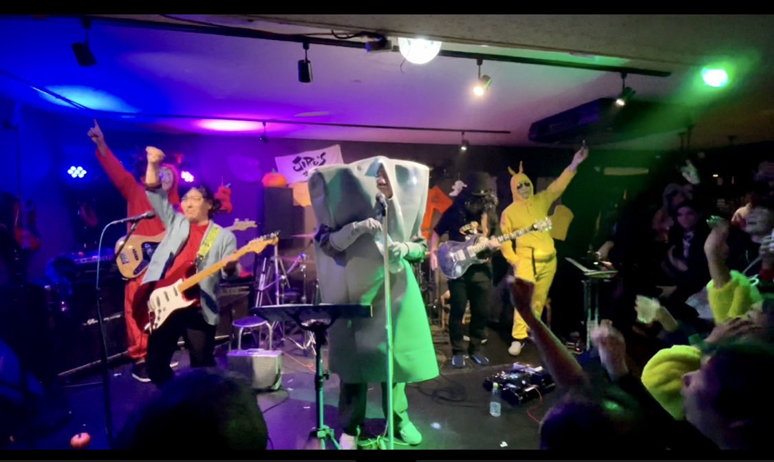 昨夜のハロウィン🎃ライブ！
盛り上げて頂いたお客さま！
会場のジローズギターバー様！
出演者の皆さま！
ありがとうございました！