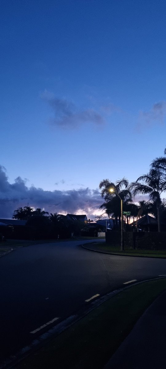 RichX2c's tweet image. Blue hour... 🏞🏝🏖🌐