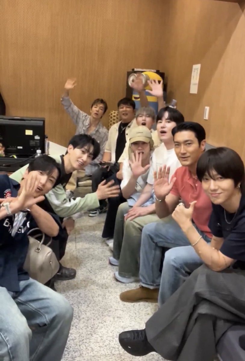 gyuyes's tweet photo. ELFの1番SUPER JUNIOR✨
#2025MAMAVOTE
#SUPERJUNIOR https://t.co/ULaZpasyYz