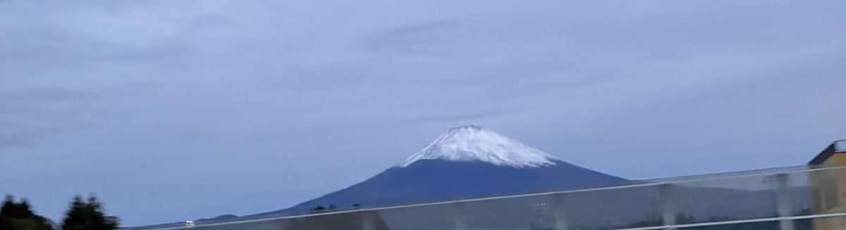 オムライス作った〜！

会心の出来栄え✊✨
過去一いい出来栄えに仕上がった😆

満足じゃ〜♪

と、早朝と富士山初雪の日