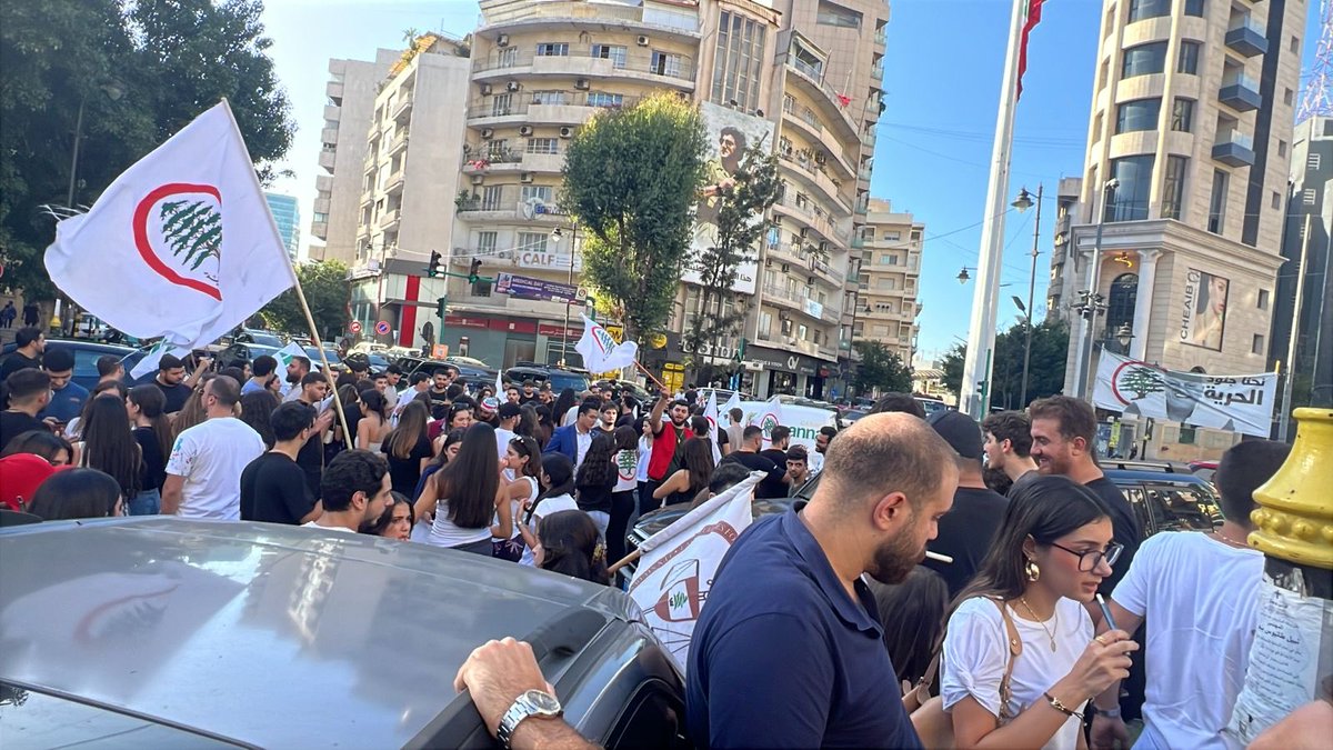 من قوات اليسوعية الى بشير 
" لا تخاف يا بشير عالارض للي حبيتها، رح نحرسها ونسير عالدرب للي شقّيتها...."