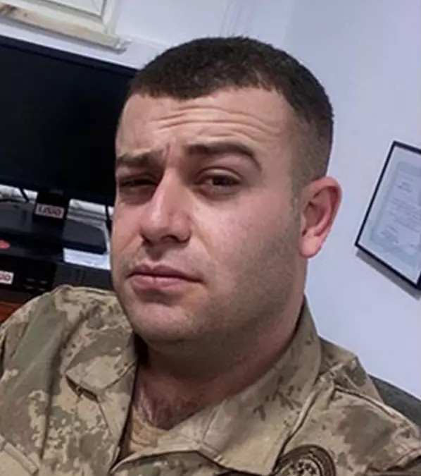 darkwebhaber's tweet image. İstanbul'da birlikte yaşadığı uzman çavuş nişanlısı Zeynel Yıldırım'ı beylik silahıyla öldüren ve cezaevinden firar eden Gizem Erdoğan, yakalandı.
