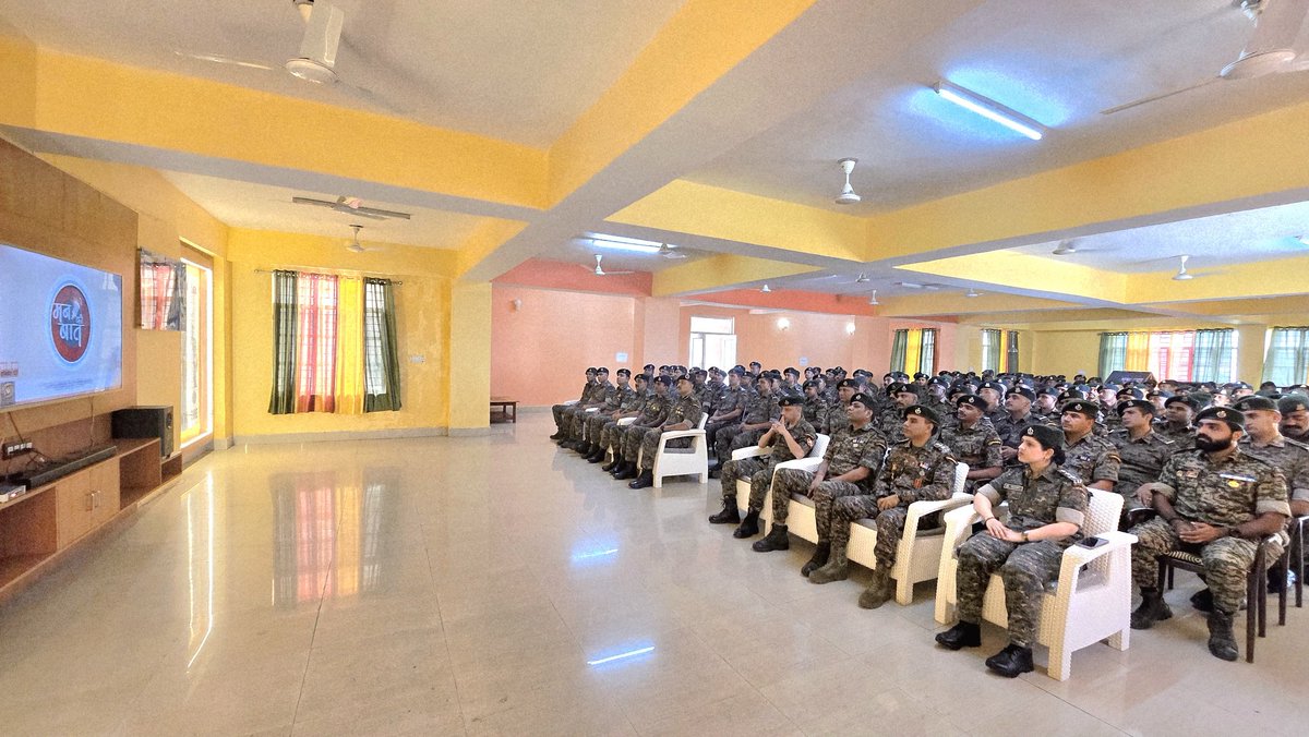 209_CoBRA's tweet photo. All ranks of 209 #CoBRA tuned in to the monthly #MannKiBaat address by the Hon’ble Prime Minister, listening with enthusiasm and pride.

#NationFirst 
#CRPF https://t.co/vIXyqv7L9N