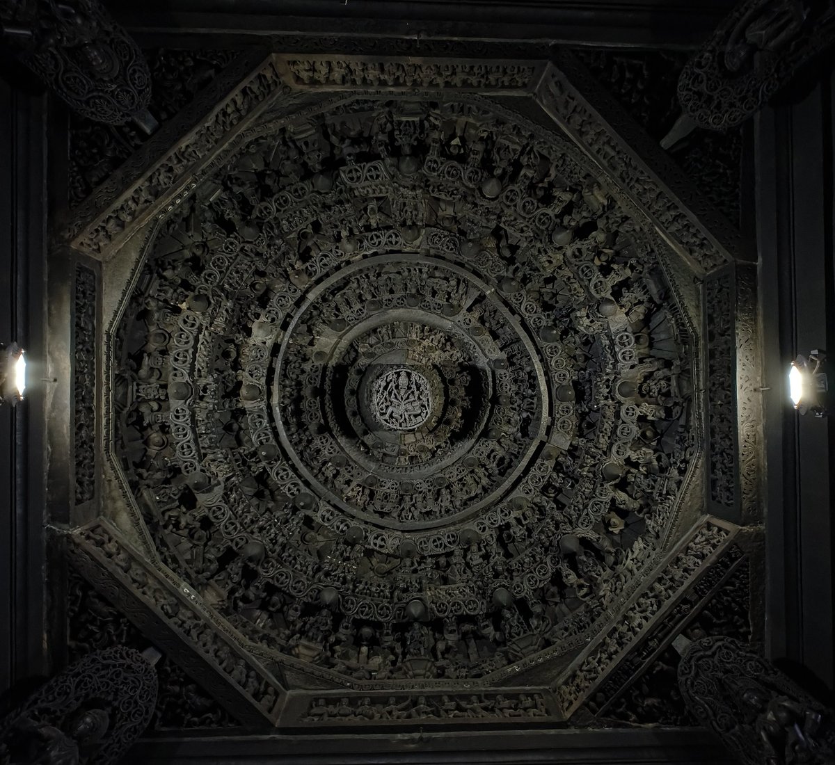 cricaddict2004's tweet image. Sit down bro. You don't even come close.
Built in 12th century 
📍Chennakeshava Temple,Belur, Karnataka.