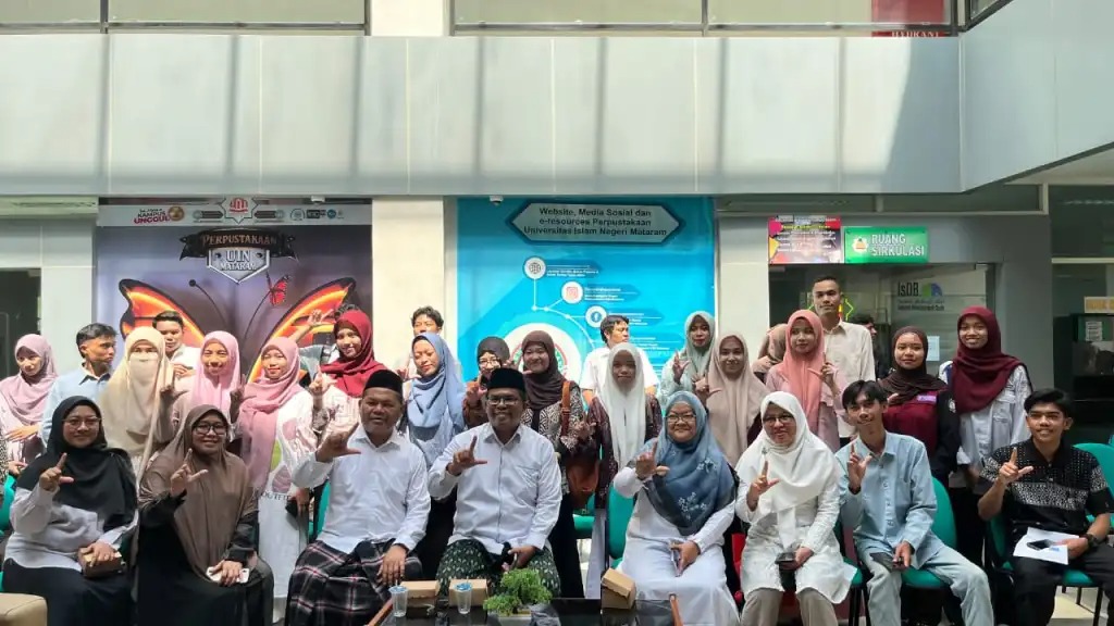 Perpusuinma's tweet image. 📖 Menyulam kata, menggenggam karsa, menenun makna — Literacy Festival 2025 menghadirkan literasi sebagai karya dan kebersamaan. #LiteracyFestival2025 
#KampusPeradaban #LiterasiNasional #BudayaMembaca #DutaBaca #IndonesiaMembaca #Pendidikan #InovasiAnakMuda #FestivalLiterasi