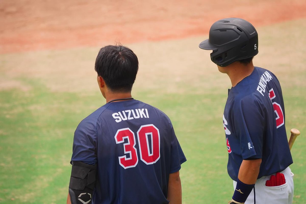 5_28rsr's tweet photo. 『勝つ事によって得られる道』

僕の所属しているCLUB REBASEから鈴木貴大選手がソフトバンクに育成で指名がありました。

『飛ばす』力は高校大学社会人と一緒にやってきた選手の中でもトップクラス。
技術的な事は一切教えてませんが、メンタル面、打席での考え方等を僕の伝えられる事は全て伝えました。

彼の長所は野球がとても好きで、上手くなりたいという向上心。プロでも沢山吸収してチャンスを掴んでくれる事を期待してます。

そしてプロに行けた１つの要素として、チームが成長したからだと思ってます。
チームが勝つ事によって注目される。
このクラブチームのカテゴリーから上のステップに進むには見てもらえる機会を増やさなければ絶対に進めません。

そんな道を体現してくれたので、来年も上を目指す１つの選択肢になれるように伝えていこうと思います！