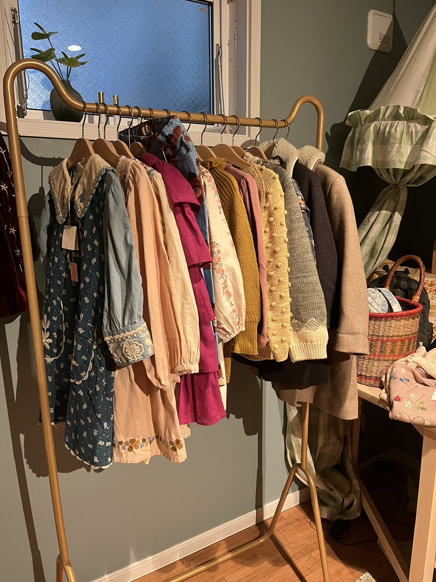 ②チロルページ Veles | パール付き Black クロシェニット・ローカット