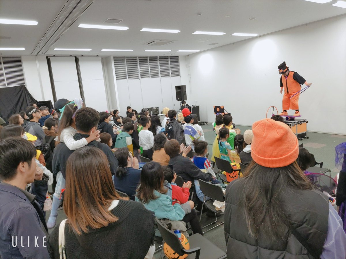 BooBooBoo0711's tweet image. 三郷ハロウィンフェス2025
急遽 室内開催となりましたがたくさんのみなさんにお越しいただき笑顔溢れるハロウィンになりました!
こどもたちの仮装かかわいすぎた!✨
仮装大会も抽選会も最高な時間!
急遽場所変更で大変だったスタッフのみなさん 寝てないのに笑顔✨
ありがとうございました❗️