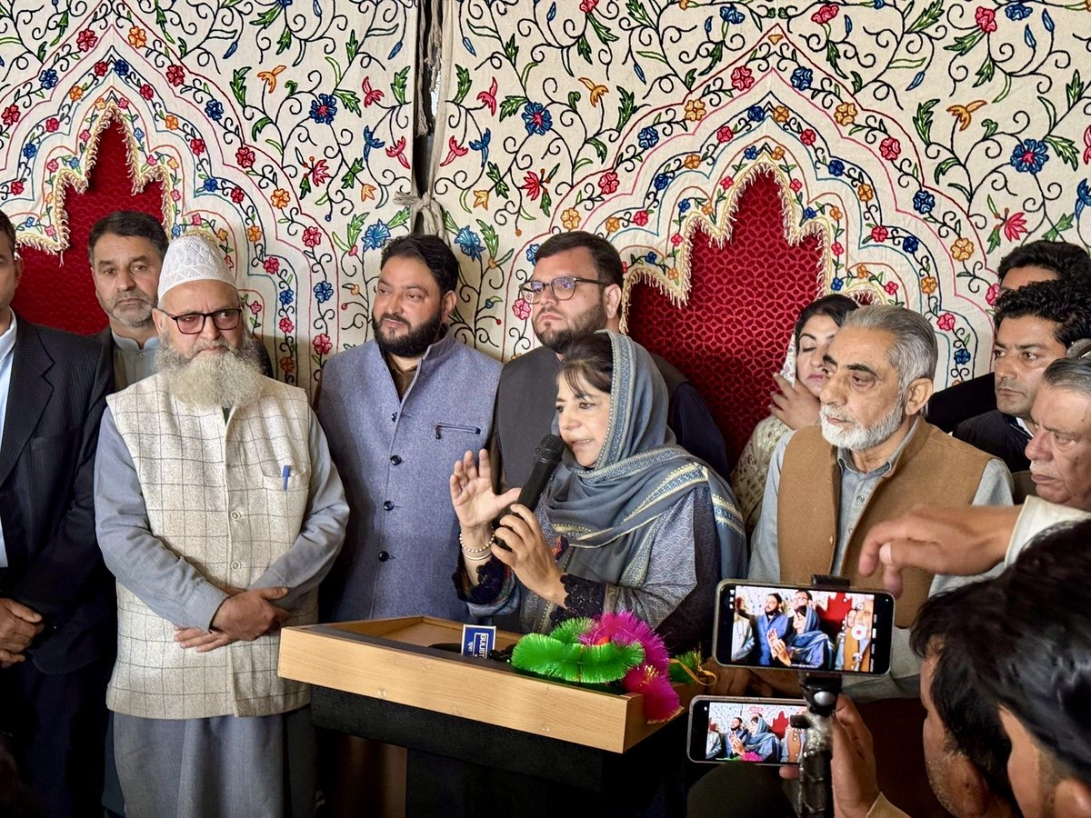 jkpdp's tweet photo. PDP President Ms. @MehboobaMufti addressed a workers meeting at Budgam in support of Aga Syed Muntazir Mehdi sb. https://t.co/30gVXqNN5H