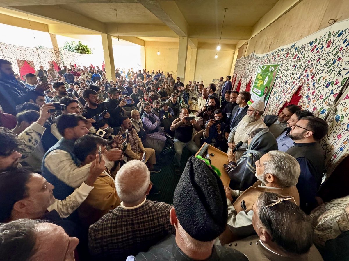 PDP President Ms. <a href="/MehboobaMufti/">Mehbooba Mufti</a> addressed a workers meeting at Budgam in support of Aga Syed Muntazir Mehdi sb.