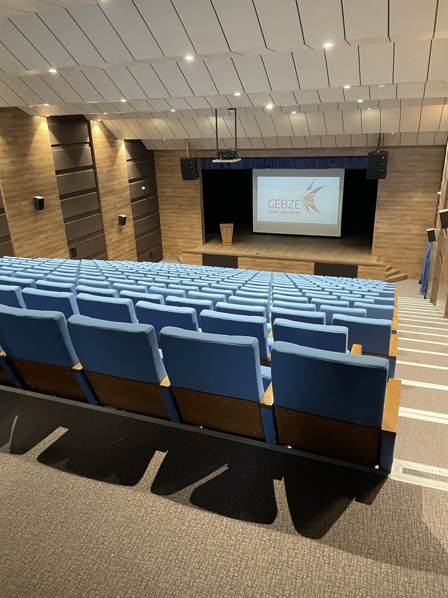 寝てみること

マスタークラス

シアター広い…