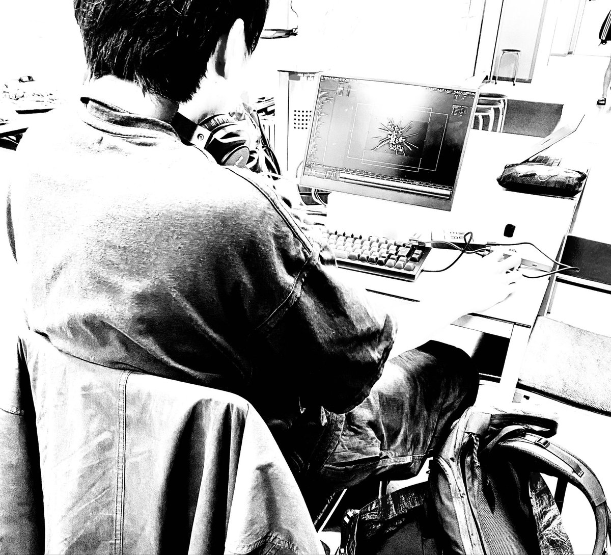 PaniCrew_GO's tweet image. 邪答院仄仄さんが到着するという事で
その場に2人いてはいけない...

という事で
映像佐々木さんが自ら編集スタート

#ヒプステファン感謝祭