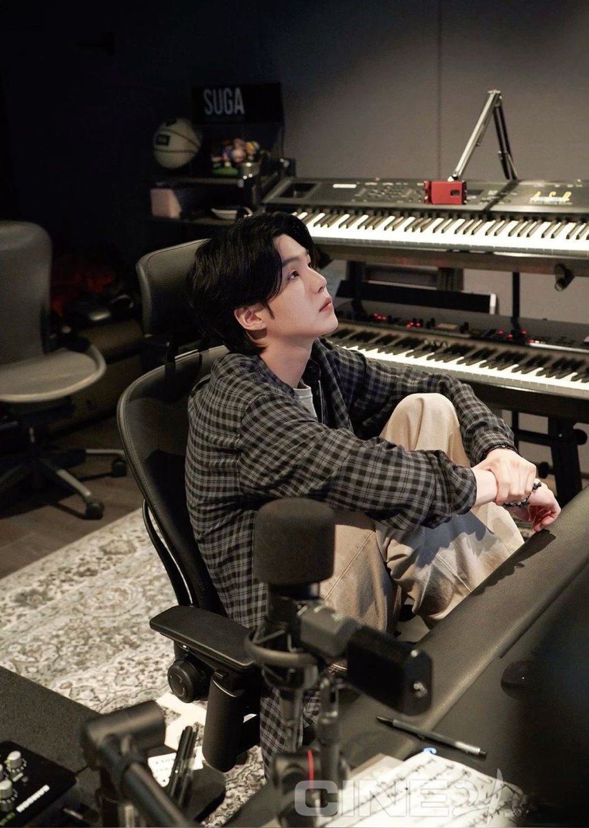 kxxw_JYK7's tweet photo. ทำไมเขาคนนี้ ถึงแสนดีขนาดนี้กันนะ? 🥹

#SUGA : “ โลกความเป็นจริงทุกคนโตเป็นผู้ใหญ่ ต้องเจอกับความท้อแท้ มองไม่เห็นอนาคต จนสุดท้ายพวกเขาตกอยู่ในความสิ้นหวัง และไม่รู้จะใช้ชีวิตต่อไปอย่างไร ”

ฉันจึงหวังว่า “เสียงเพลงของฉัน” จะสามารถปลอบโยนผู้ฟังได้ และช่วยให้พวกเขาก้าวออกจากความทุกข์ที่ต้องเผชิญและเรียนรู้ที่จะรับมือกับมันได้