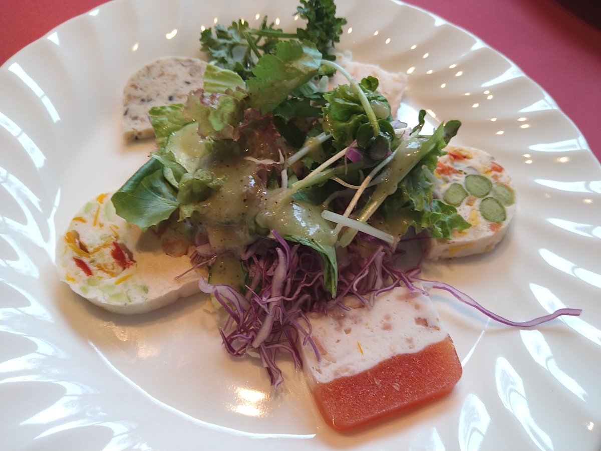 mailifestyle's tweet image. ブレゼアイダ @Braise_Aida サンクスブッフェ行ってまいりました。大好きだったあの味この味をちょっとずついろいろ楽しめて大満足。
テリーヌもサルティンボッカもビーフシチューもキッシュも！
お久しぶりのトリュフライスコロッケも本当においしかったです。
ごちそうさまでした。