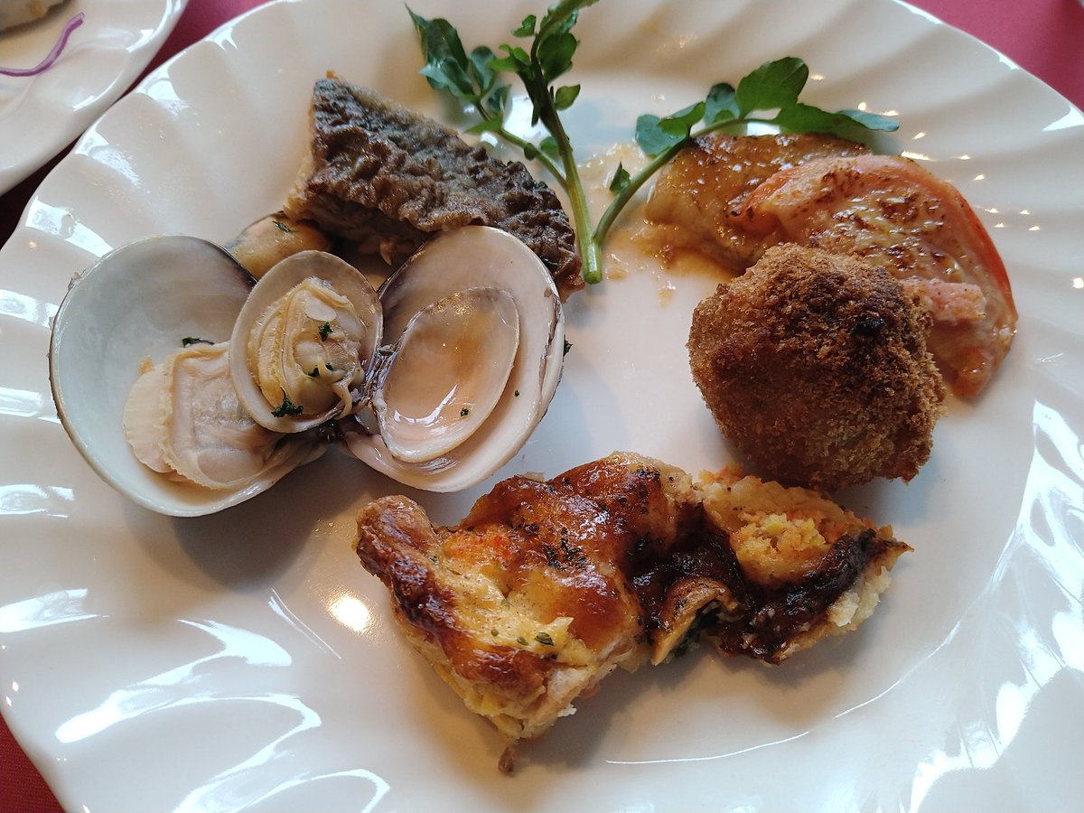 mailifestyle's tweet image. ブレゼアイダ @Braise_Aida サンクスブッフェ行ってまいりました。大好きだったあの味この味をちょっとずついろいろ楽しめて大満足。
テリーヌもサルティンボッカもビーフシチューもキッシュも！
お久しぶりのトリュフライスコロッケも本当においしかったです。
ごちそうさまでした。